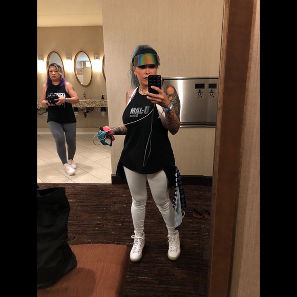 Meet your Shopaholic, Sandy - Picture 6 of 7